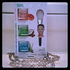 Gel face mask with applicator